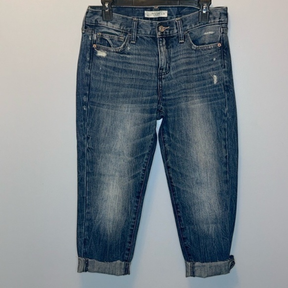 Abercrombie & Fitch Destroyed Denim Rolled Cuff Capris Size 2/ W‎ 26